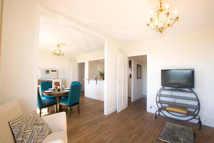 Gîte pour 4 personnes, avec terrasse et vue à Ayen