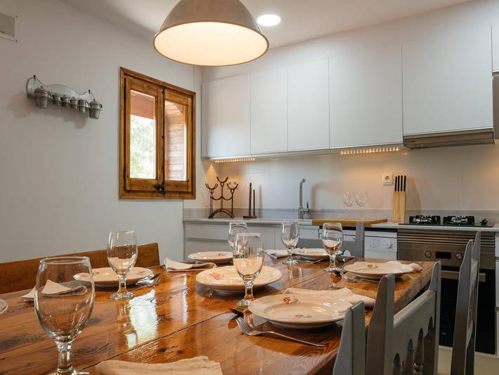 Chalet para 14 personas, con terraza y jardín, Familias con niños en Bages - 4