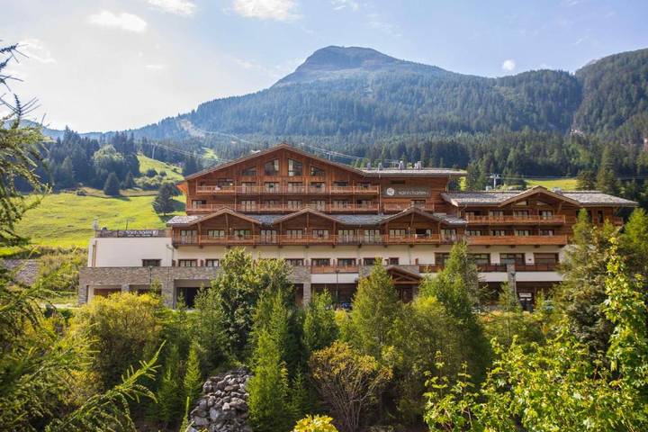 Hôtel pour 2 personnes, avec piscine et balcon ainsi que jacuzzi et sauna