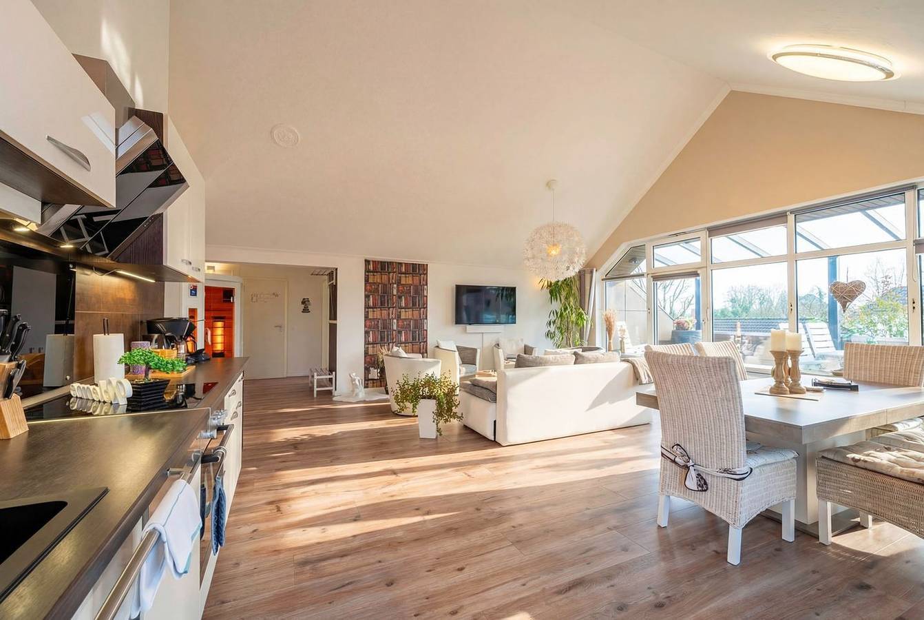 Ganze Wohnung, Lichtdurchflutetes Penthouse mit Sauna und drei Balkonen in Bad Zwischenahn in Zwischenahner Meer, Bad Zwischenahn