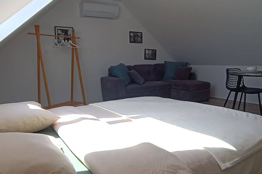 Appartement entier, Les Tournesols – Studio au calme, literie neuve, au centre de la Baie de Somme in Woincourt, Région d'Abbeville
