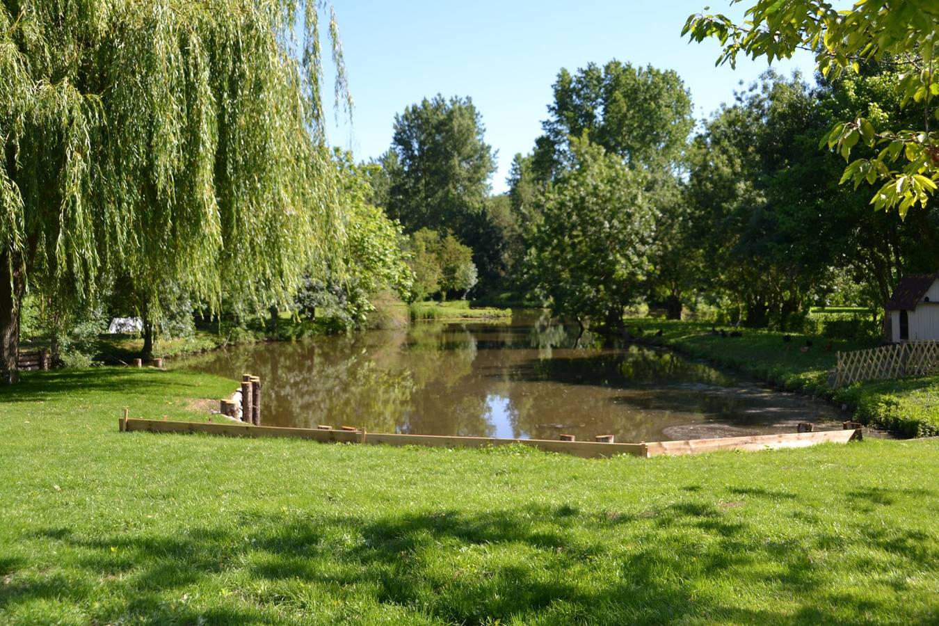 Cabane de la Belette, les pieds dans l'eau in Le Vanneau-Irleau, Région de Niort