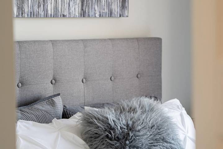 Holiday rental for 4 people, with hot tub in Calgary