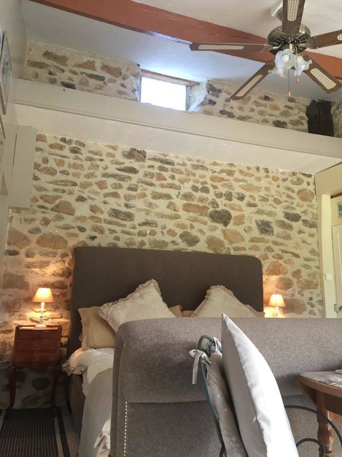 King Room with Garden View in La Porcherie, Région de Limoges