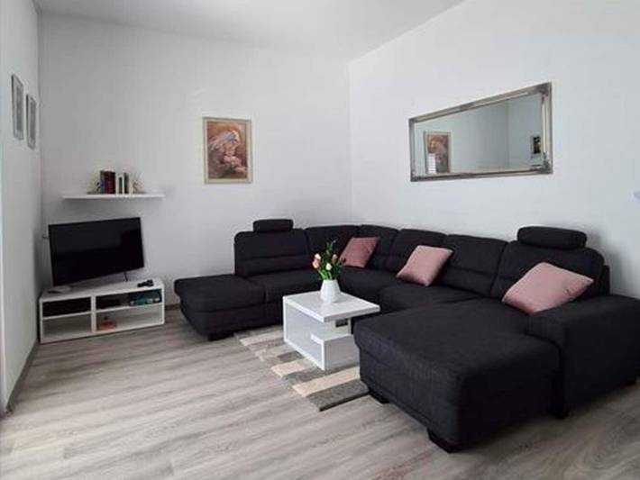 Ferienwohnung für 6 Personen, mit Garten und Terrasse sowie Pool in Starigrad Paklenica - 2