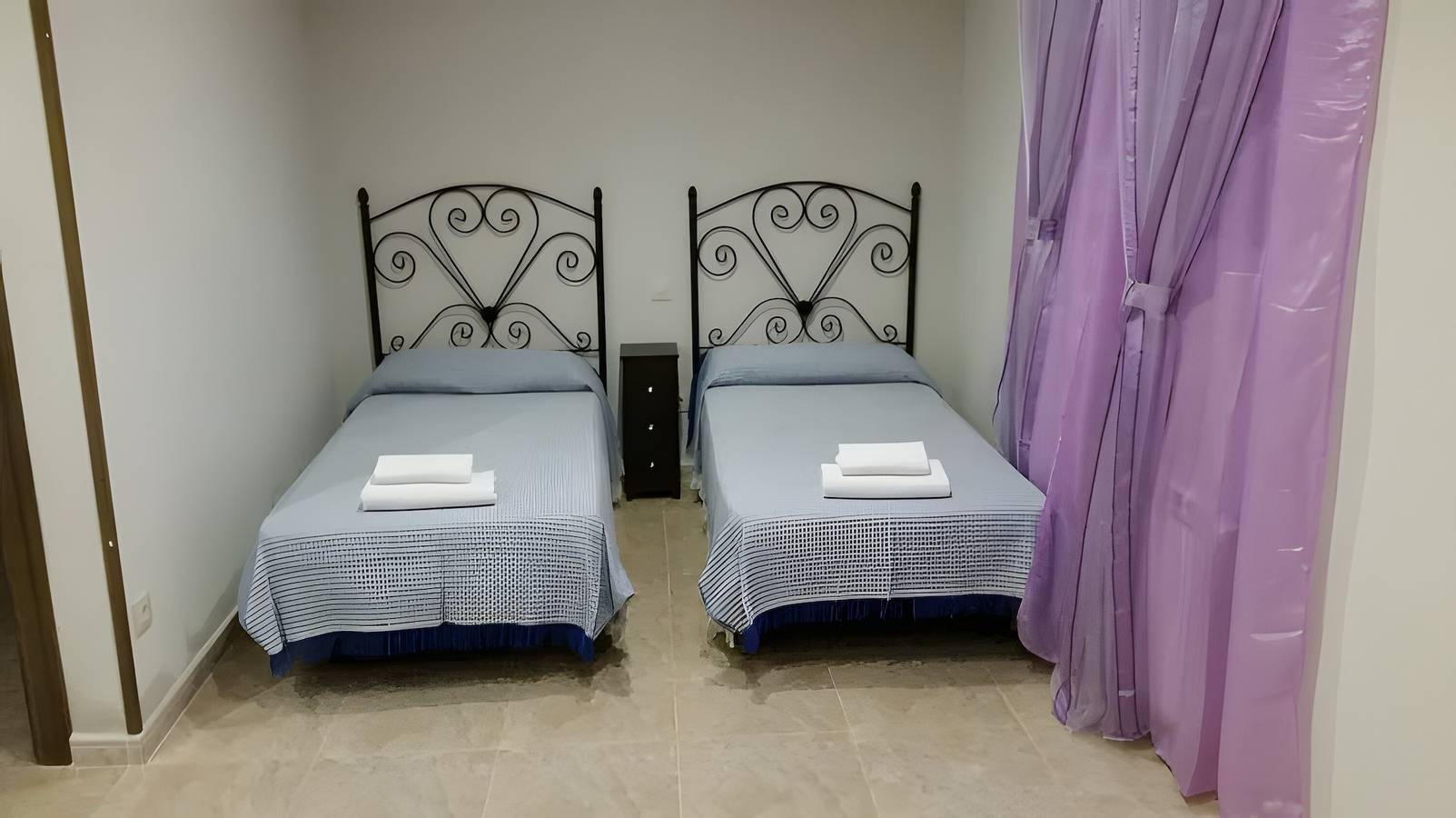 Chalet 'El Cauce' con vistas a la montaña, piscina privada y Wi-Fi in Navaluenga, Valle del Alberche