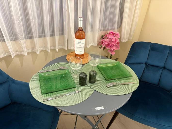 Chambre d’hôte pour 2 personnes, avec Jacuzzi ainsi que Terrasse et Jardin à Toulon - 2