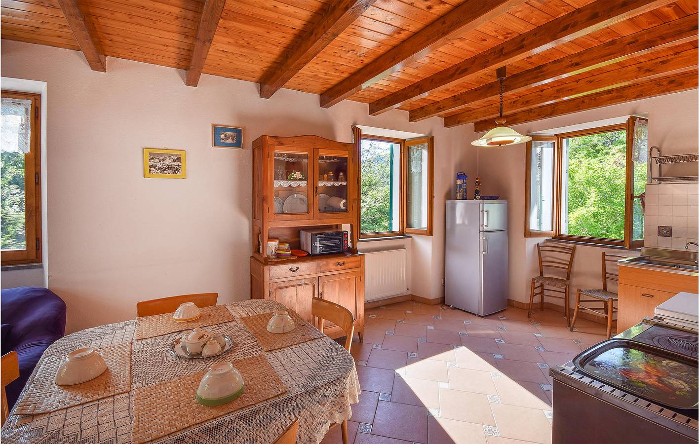 Geheel vakantieappartement, San Lorenzo Apt: Keuken, Waterpark, Stadscentrum in Santo Stefano d'Aveto, Provincie Genoa