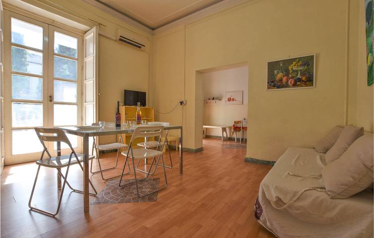 Appartamento intero, Accogliente appartamento al piano terra con aria condizionata, terrazza e WiFi in Acireale, Catania e dintorni