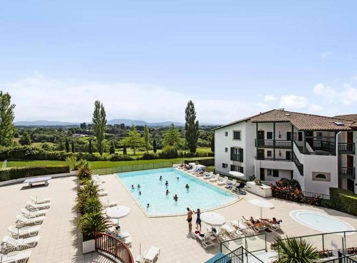 Appartement de vacances pour 3 personnes, avec piscine ainsi que terrasse et vue