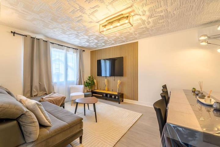 Location de vacances pour 8 personnes, avec jardin ainsi que jacuzzi et piscine à Goussainville - 3