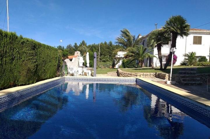 Bungalow para 4 personas, con jardín y piscina en Dénia