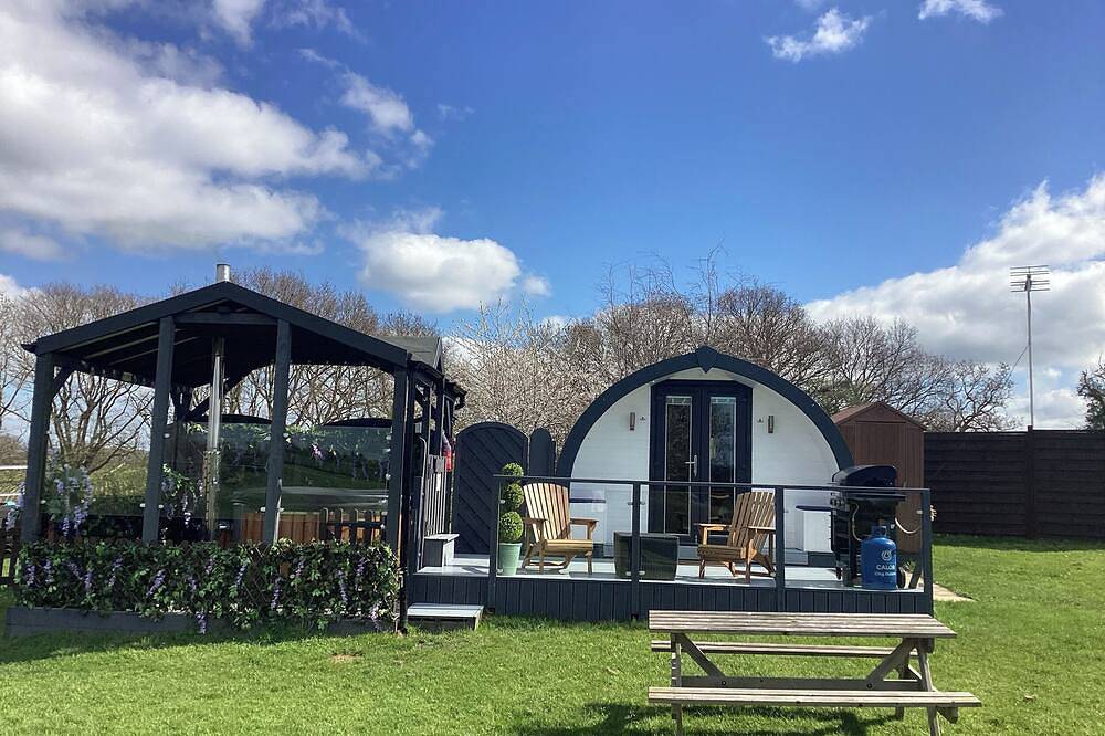 Cherry Pod, pet friendly, character holiday cottage in Meole Brace in Shrewsbury, Shropshire