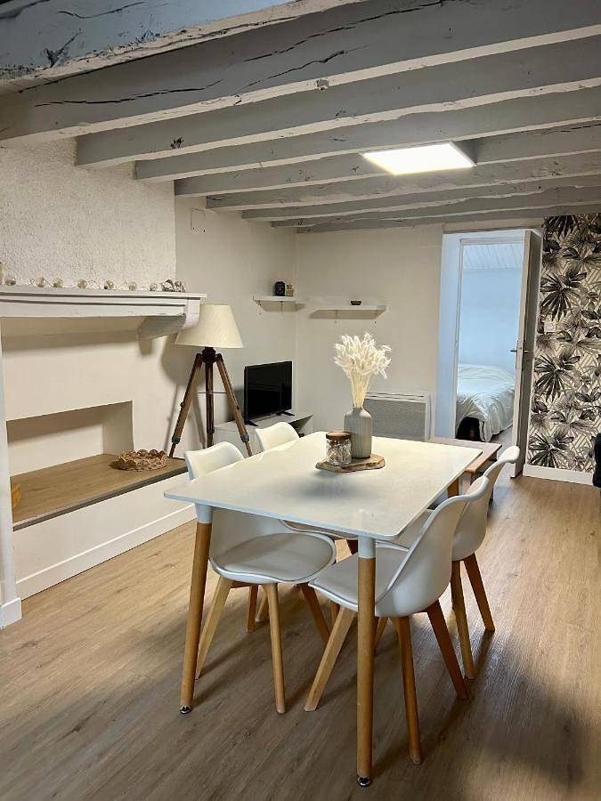Two-Bedroom House in Pléchâtel, Région de Redon