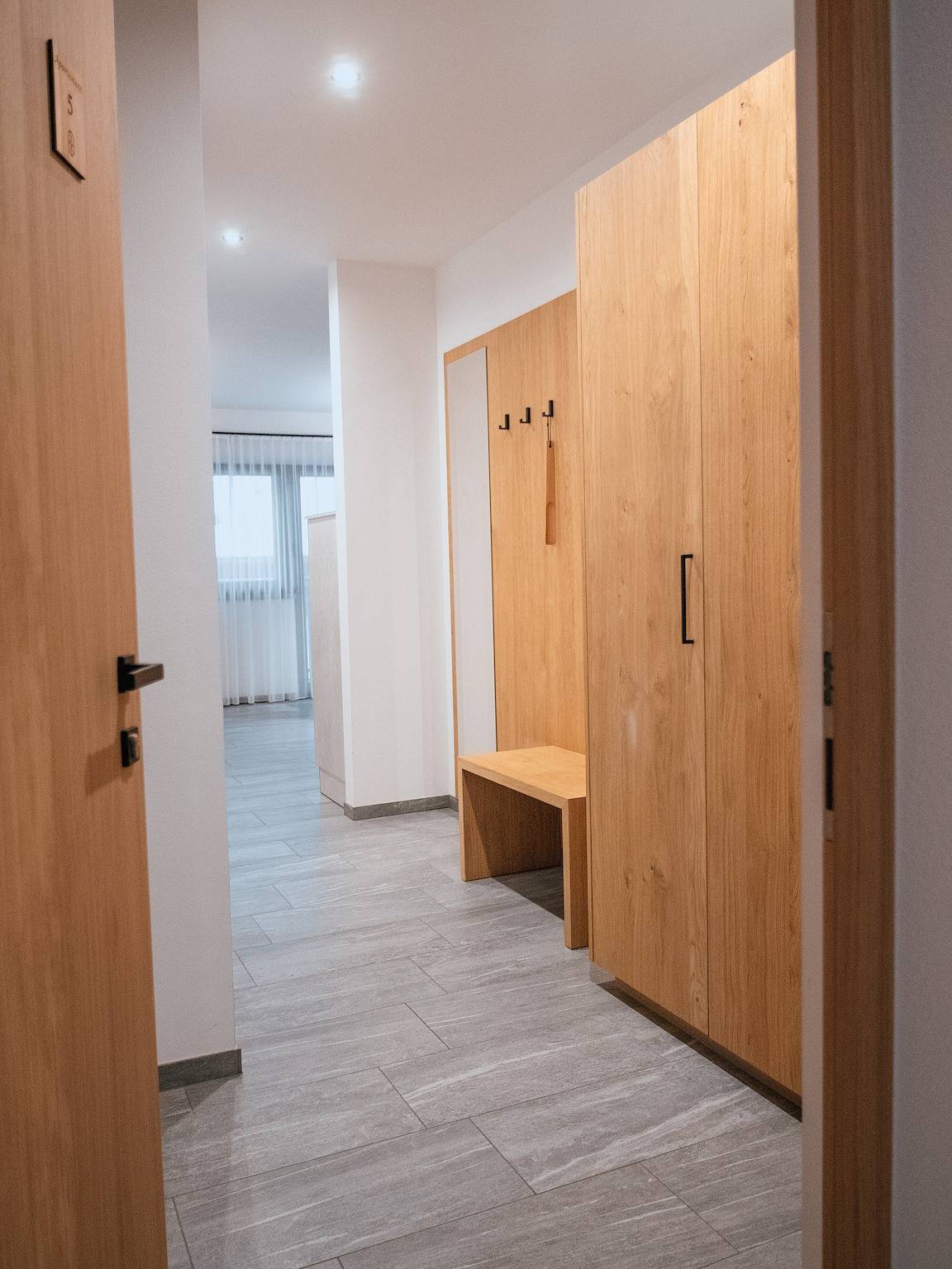 Ganze Wohnung, Ferienwohnung 'Zum Sonnentor - Pinus' mit Bergblick, Balkon & Wlan in Luttach, Ahrntal