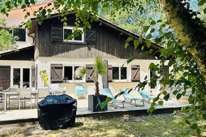 Maison de vacances pour 17 personnes, avec jacuzzi ainsi que piscine et jardin dans Lac de Lacanau
