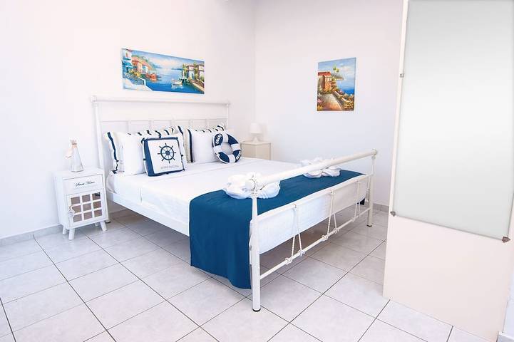 Gezellig en licht appartement, naast het strand in Rethymno (City), Rethymno en omgeving