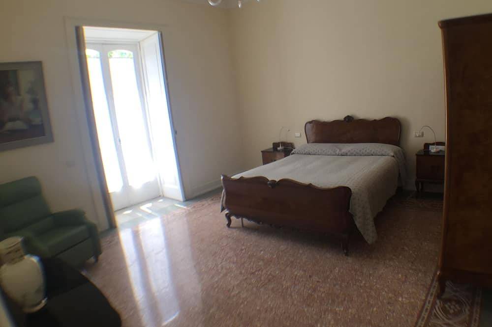 Entire apartment, Elegant and quiet apartment in the city center in Piano di Sorrento, Naples Province