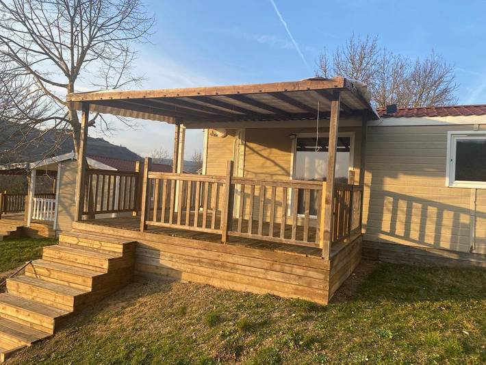 Location de vacances pour 2 personnes, avec piscine ainsi que terrasse et vue à Saint-Georges-de-Luzençon - 4