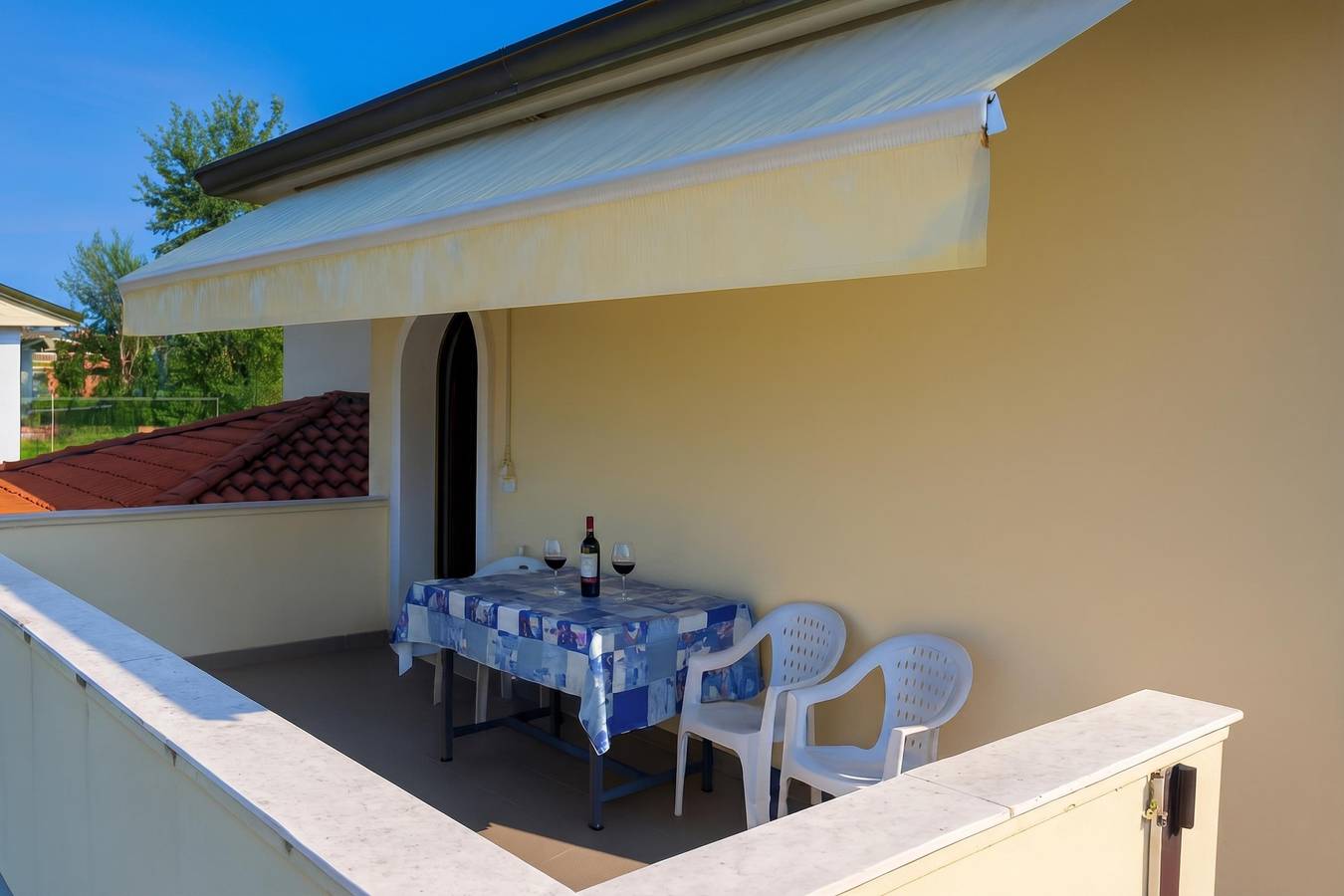 Ganze Wohnung, Casa Tirrena 600m from sea in Marina di Massa, Massa