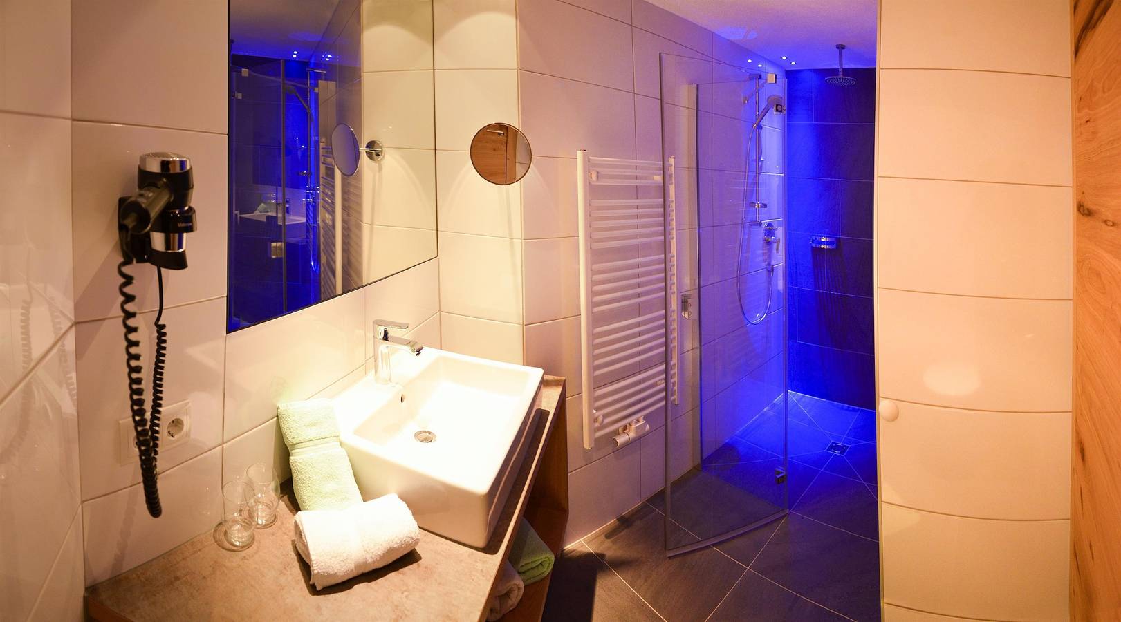 Entire holiday apartment, Doppelzimmer mit Zusatzbett, Dusche, Wc in Ischgl, Verwall mountains