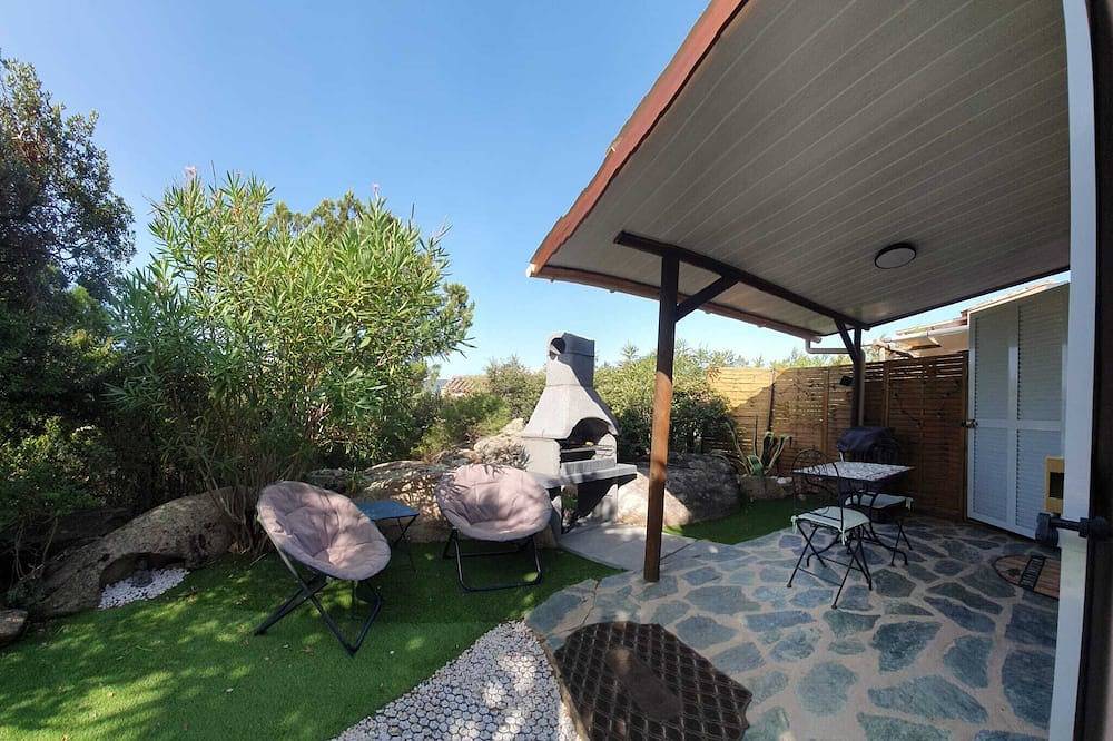 Entire apartment, Charming studio 300 m from the beach of Santa Giulia in Santa Giulia, Porto-Vecchio