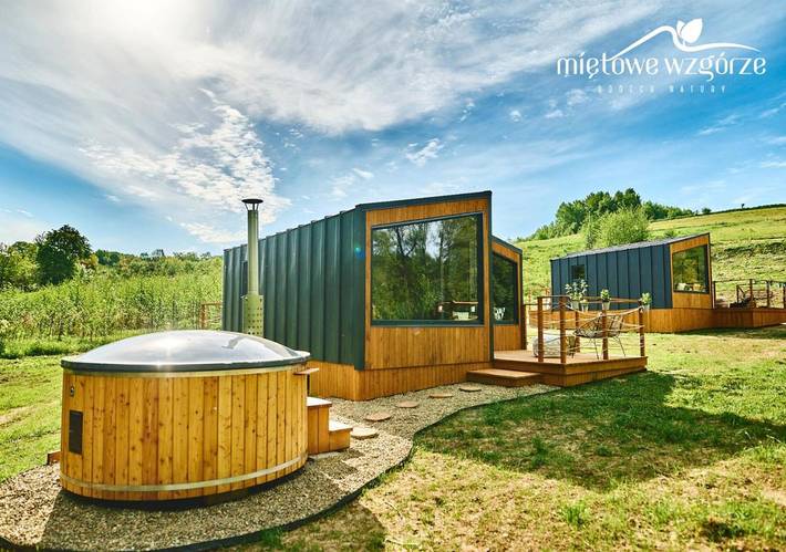 Domek letniskowy dla 4 osób, z Balkon i Taras oraz Jacuzzi i Ogród w Podkarpacie
