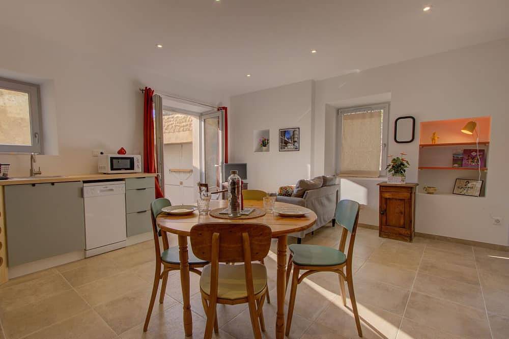 Renovated Village House with Courtyard – Heart of Saint-Paul-Trois-Châteaux in Saint-Paul-Trois-Châteaux, Nyons region