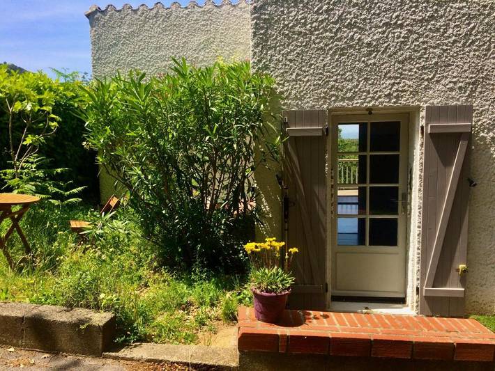Appartement de vacances pour 2 personnes, avec piscine ainsi que vue et jardin