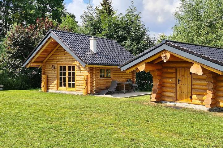 Ferienhaus für 4 Personen, mit Whirlpool und Terrasse sowie Garten und Sauna in Bad Brambach
