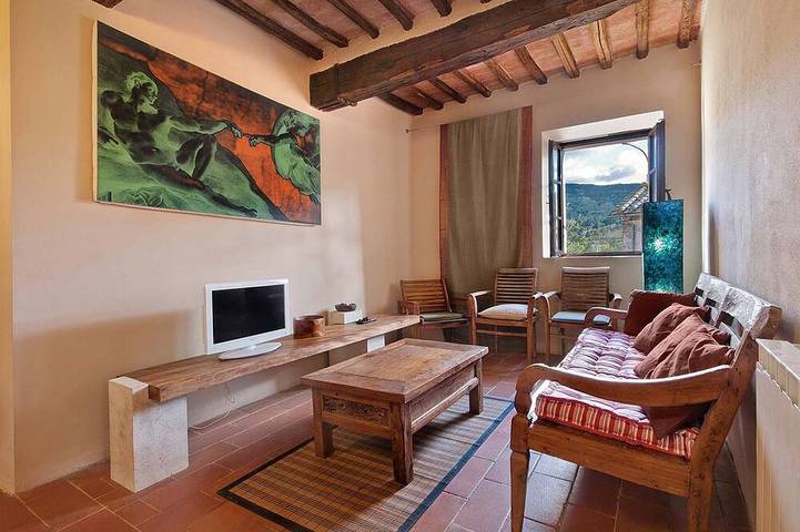 Agriturismo per 4 persone, con idromassaggio e terrazza in Sovicille