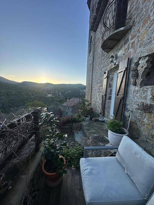 Location de vacances pour 6 personnes, avec vue et terrasse à Évenos - 4