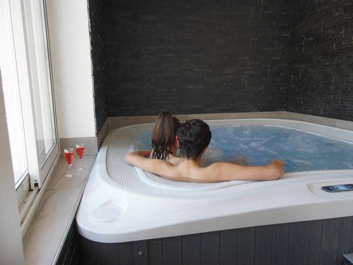 Hôtel pour 2 personnes, avec jardin et sauna ainsi que vue et piscine à Châtel-Guyon - 4