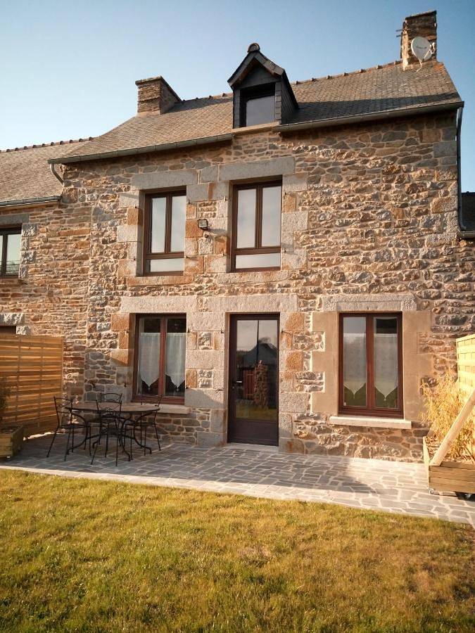 Location de vacances pour 4 personnes, avec Terrasse ainsi que Jardin et Vue à Plesder
