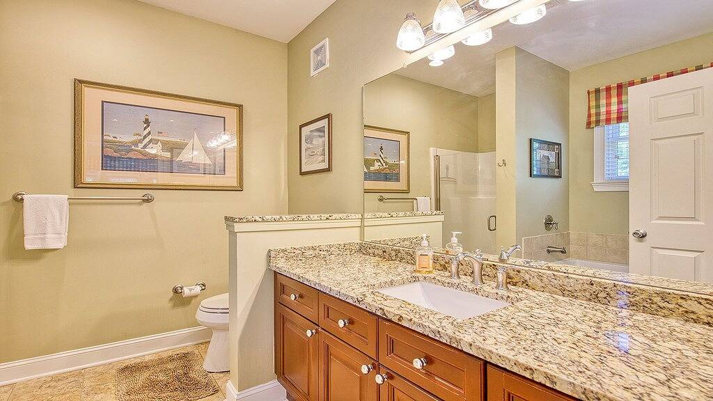 Ganze Wohnung, Mountain View and 8th green! 70\" Tv, gas fireplace, Fast Wifi,Amenities included in Blue Ridge Parkway, Maggie Valley