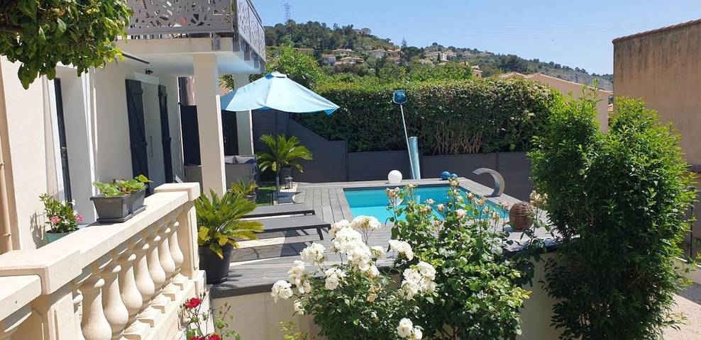 Gîte pour 2 personnes, avec vue ainsi que jardin et piscine à La Turbie - 2