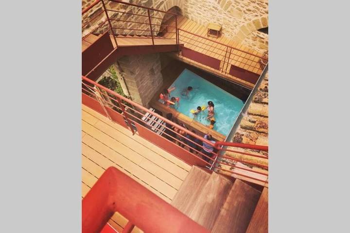 Casa de vacaciones para 8 personas, con piscina además de jacuzzi y balcón - 1