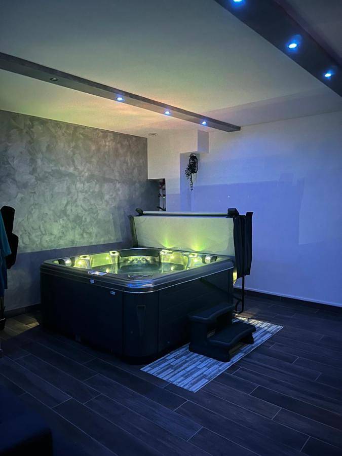 Appartement entier, Le 46 : Superbe appartement jacuzzi in Butte-Grette, Besançon