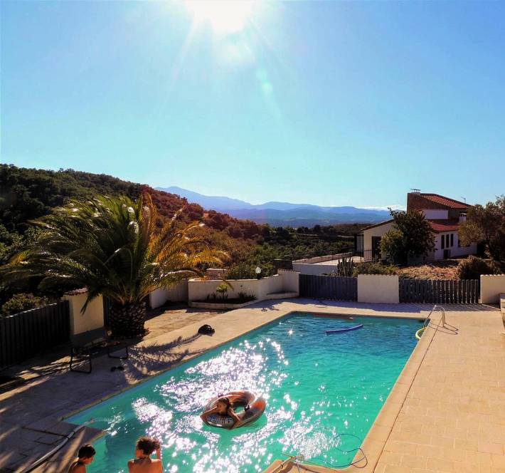Ferienhaus für 4 Personen, mit Balkon und Terrasse sowie Garten und Pool