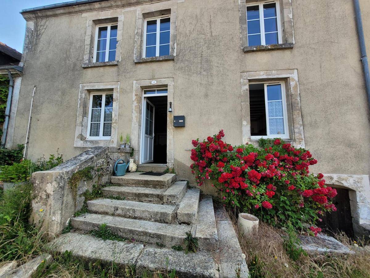Three-Bedroom House in Aillières-Beauvoir, Parc naturel régional Normandie-Maine
