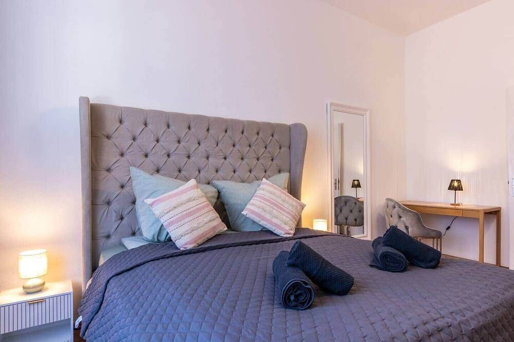 Ganze Wohnung, Stilvolle Altbauwohnung mit Terrasse in Neuwied in Neuwied, Osteifel