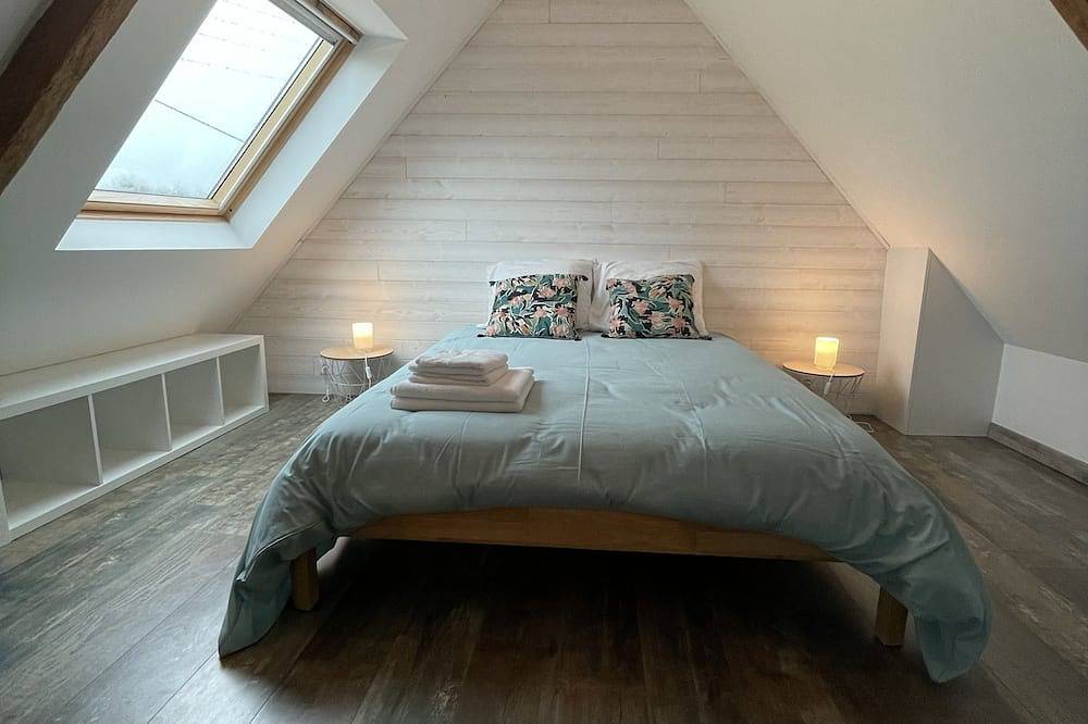 Stone farmhouse for 4 people with heated swimming pool in Trélévern, Rosa Granitküste