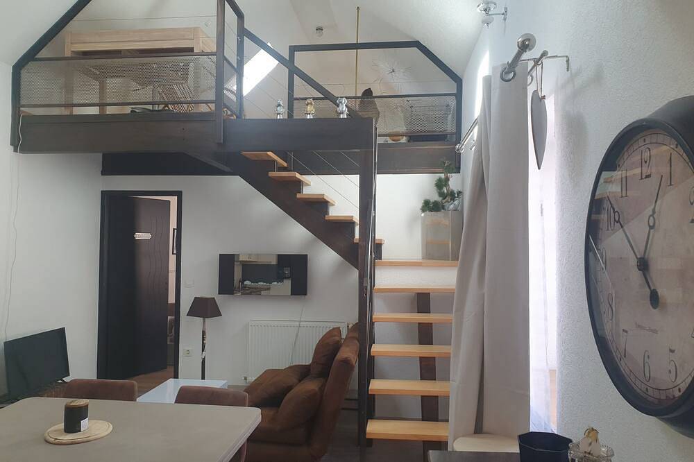 Apartamento entero, Cosy, newly renovated gîte, very close to the town center but in a quiet location in Pays de Pontarlier, Doubs (desambiguación)