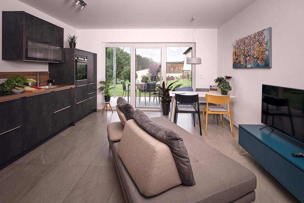 Ganze Wohnung, Moderne 65qm Ferienwohnung mit großzügiger Terasse in Wunsiedel, Landkreis Wunsiedel im Fichtelgebirge