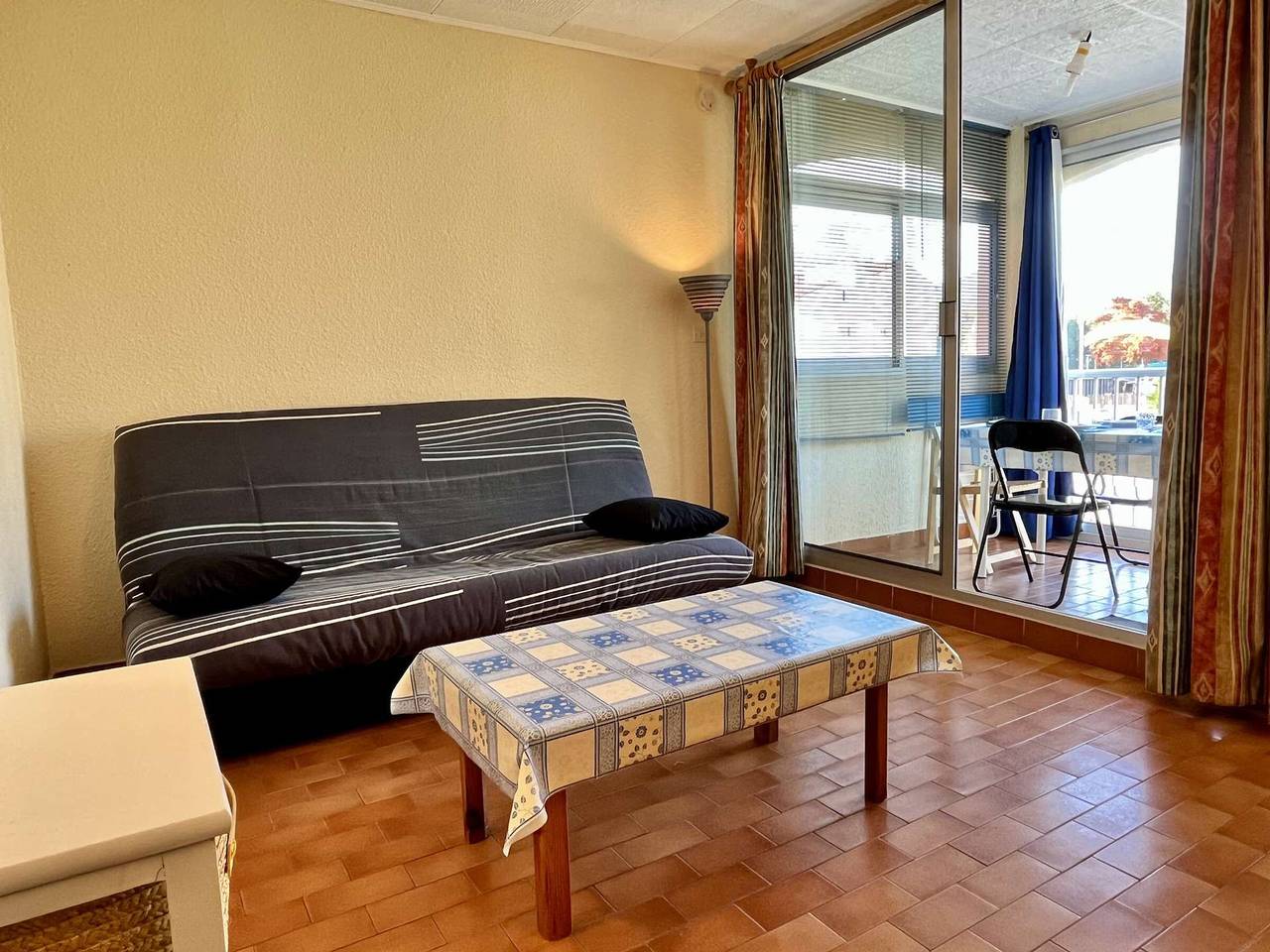 Ganze Wohnung, Studio/Kabine für 4 Personen, 1. Stock, nah am Strand, Süd/West-Ausrichtung, Garage, Haustiere erlaubt in La Côte Vermeille, Argelès-sur-Mer