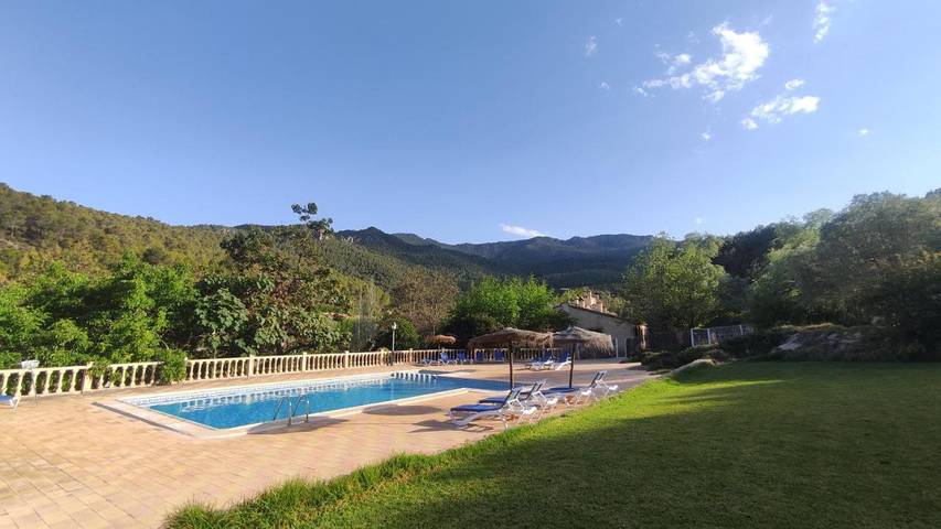 Casa rural con piscina para 6 personas, con Terraza y Jardín además de Piscina para niños y Piscina en Moratalla