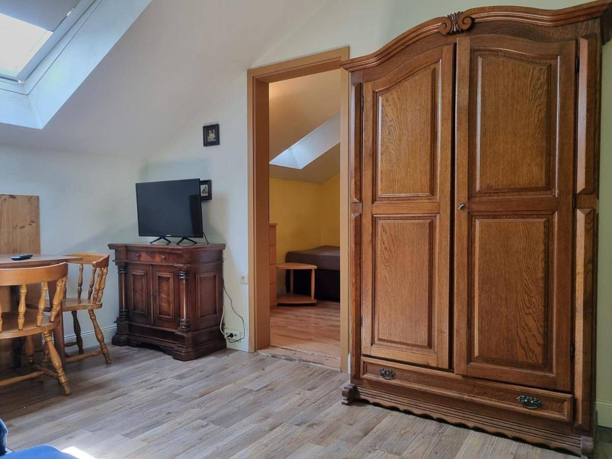 Single Room with Bathroom in Raubling, Bayerische Alpen
