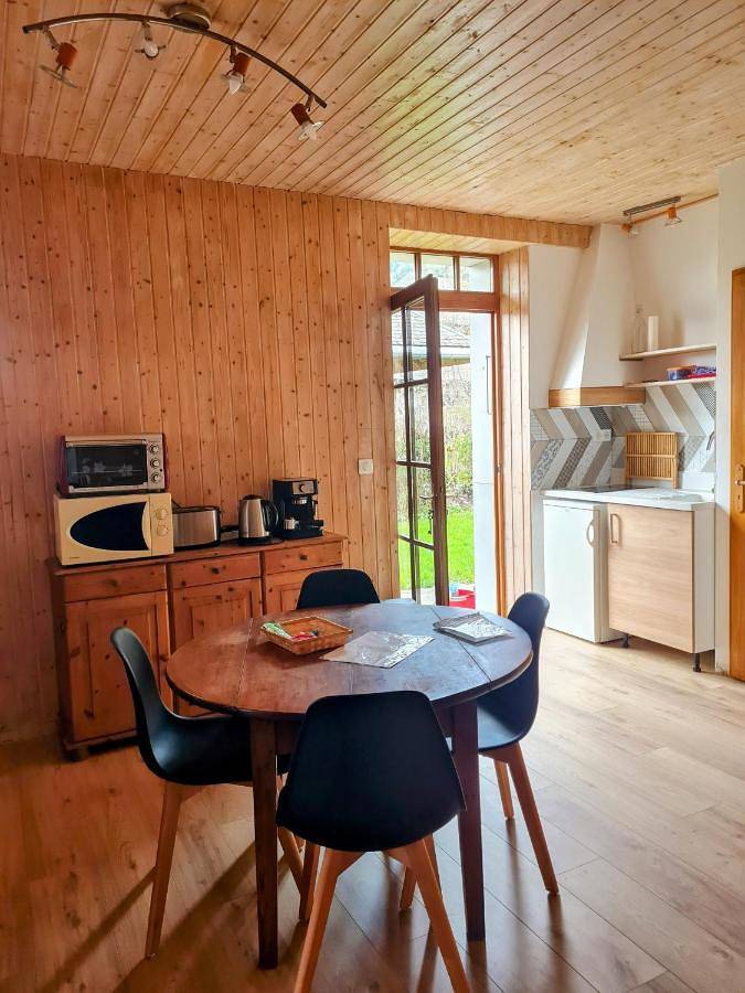 Appartement entier, Studio Apartment in Le Noyer, Région de Chambéry