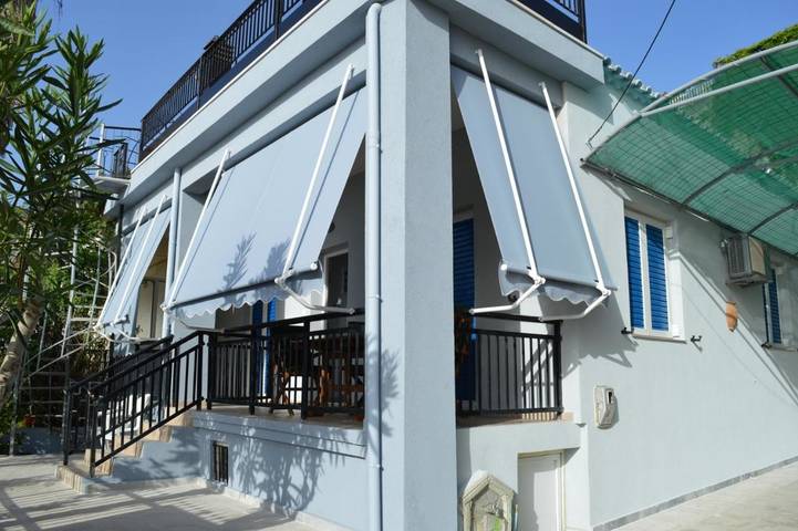 Location de vacances pour 6 personnes, avec Balcon ainsi que Terrasse et Vue dans Mikra Mandinia