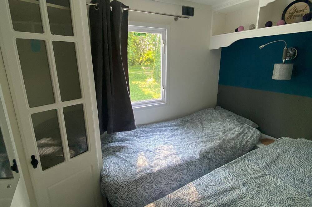 Nouveau Mobil home bord de rivière ,pêche à la truite 1h30 de Paris . in Pont-sur-Vanne, Yonne
